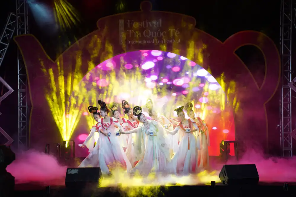 Gần 2.500 lượt khách trải nghiệm Liên hoan Trà Quốc tế – Huế 2025