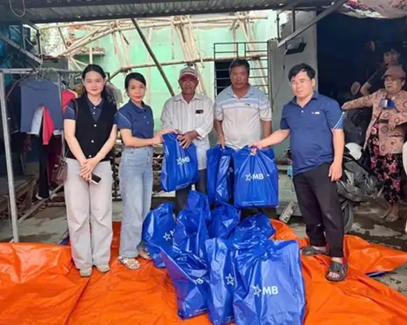 Nhiều chi nhánh MB chung tay hỗ trợ người dân khắc phục hậu quả thiên tai