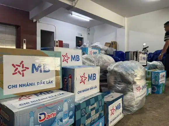 Nhiều chi nhánh MB chung tay hỗ trợ người dân khắc phục hậu quả thiên tai