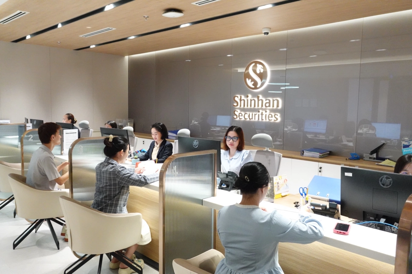 Chiến lược của Chứng khoán Shinhan thu hút nhà đầu tư dịp cuối năm