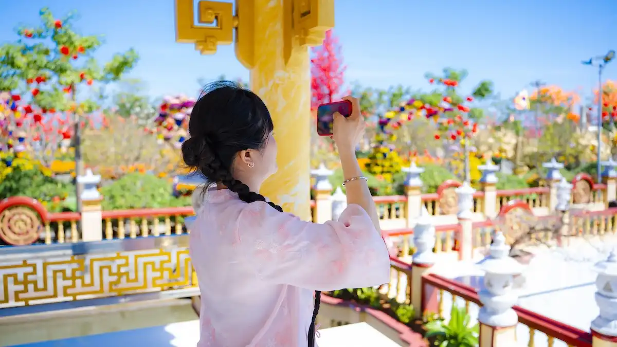 ngoi chua o vinh long ruc ro don xuan binh ngo voi 'ngu phuc linh ma' cao 7 met - 10